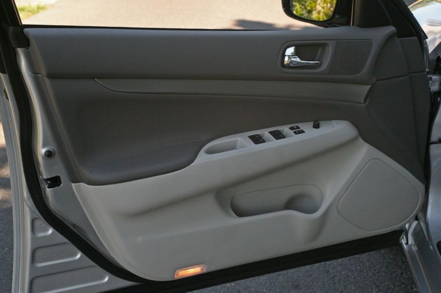  Infiniti G25 2011 года  (фото 10 из 27)